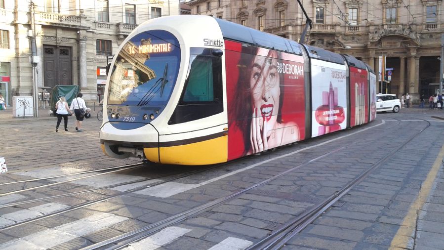 Muchas unidades de tranv�a est�n tuneadas con anuncios publicitarios