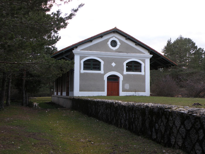 Vista del muelle de mercanc�as, hoy convertido en dormitorio.