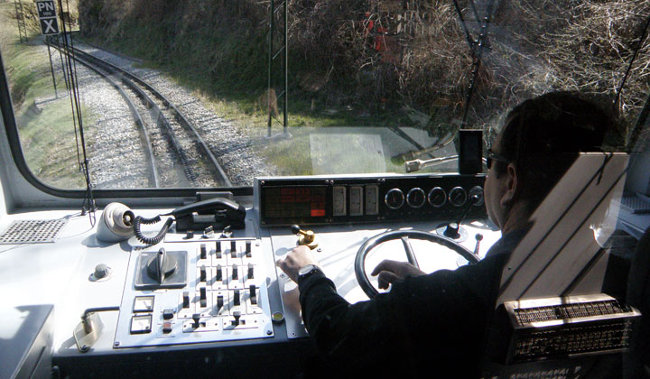 Puesto de conduccion de un electrotr�n Beh-4/8