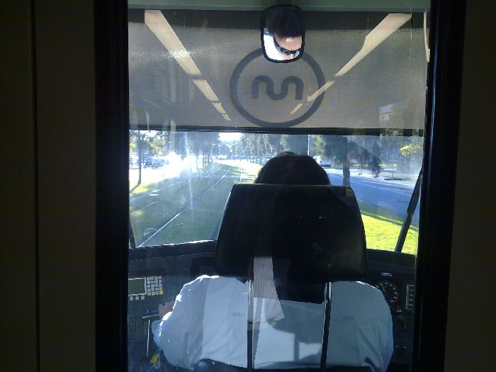 Las cabinas de conducci�n del metropolitano son abiertas al interior