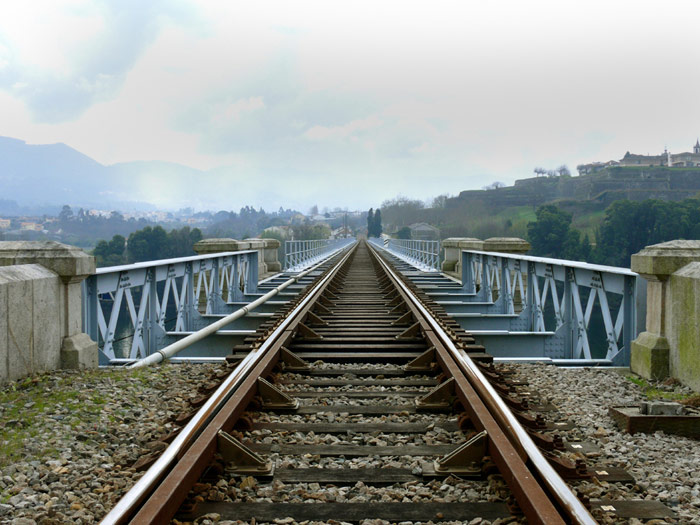 Otra vista del tablero ferroviario en direcci�n a Portugal