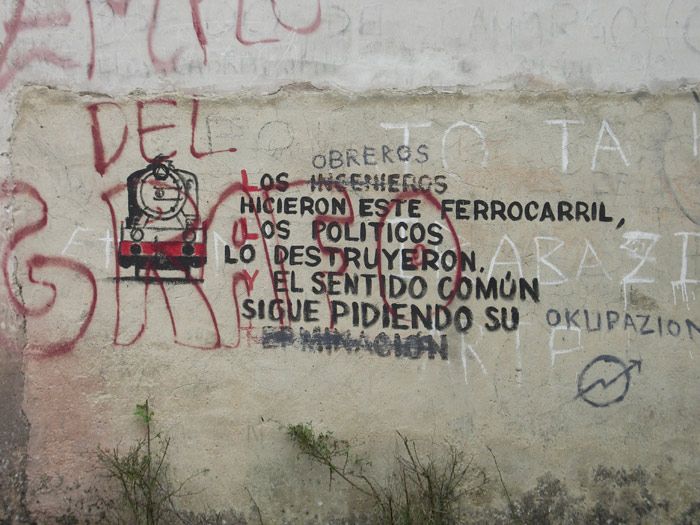 Graffiti pintado en la boca sur del t�nel de la Enga�a.