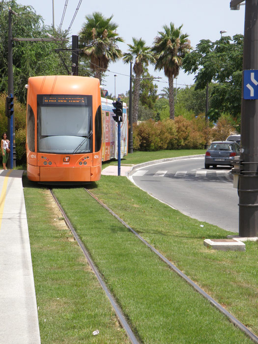 Existen nueve unidades de tren-tram en Alicante, fabricadas por Vossloh en su factor�a de Albuixech (Valencia)