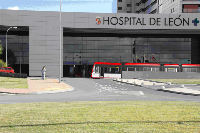 El tranv�a en su previsto paso frente al hospital