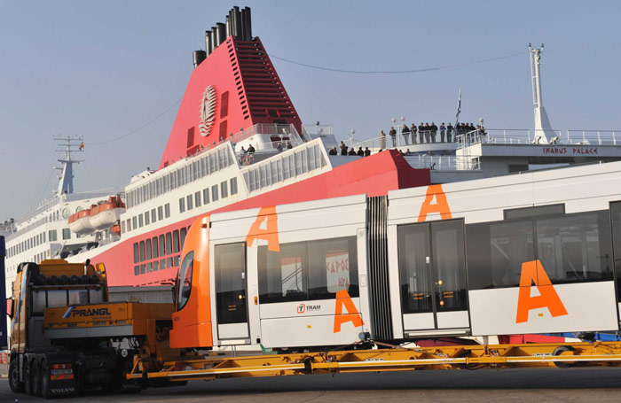 Maniobras de desembarco en el puerto de Valencia