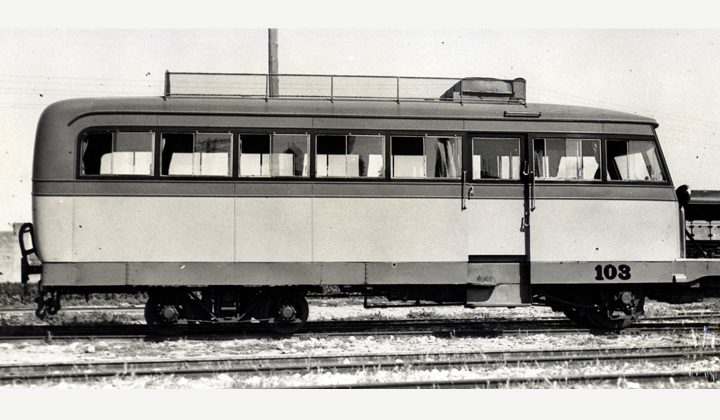 Automotor t�rmico utilizado en el �trenet� de la Ribera en los a�os treinta. Archivo de Enrique Andr�s Gramage.