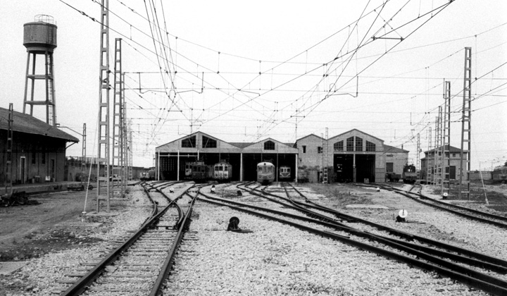 Tras la clausura de las cocheras de Valencia-Jes�s, el mantenimiento de las unidades del �trenet� de la Ribera se traslad� a las nuevas instalaciones de Torrent. Fotograf�a de Juanjo Olaizola.