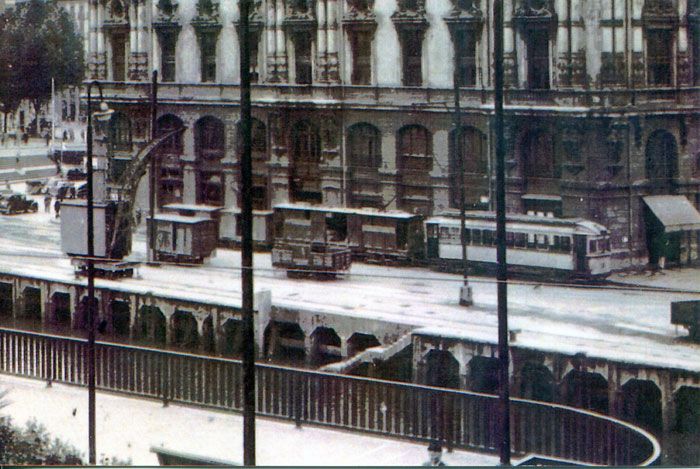 Tr�fico de mercanc�as en los muelles del teatro Arriaga. Archivo EuskoTren/Museo Vasco del Ferrocarril