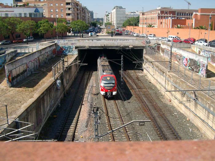 Salida en subterr�neo de la Estaci�n de Santa Justa hacia Dos Hermanas.