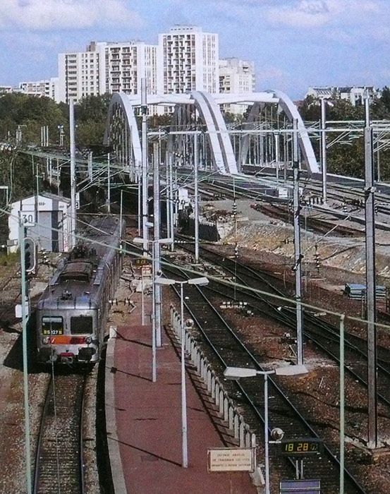 El puente antiguo, a la izquierda, subsiste, pero est� llamado a ser reemplazado.