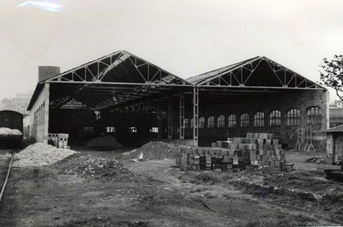 A�o 1951. Vista de la nave para adecentamiento de coches en construcci�n de la estaci�n de Madrid 