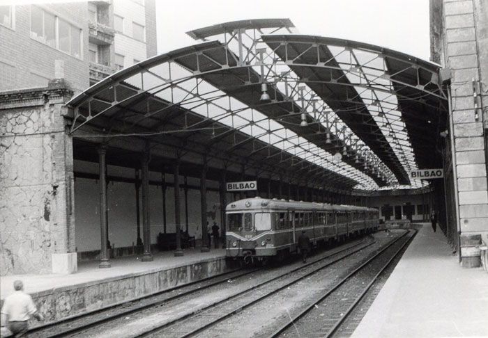 En 1967 se implant un servicio directo desde Oviedo hasta Bilbao de la mano de los nuevos automotores MAN. Fotografa de Lawrence G. Marshall