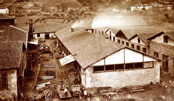 La compa��a del ferrocarril de Tudela a Bilbao estableci� sus talleres en la estaci�n de Bilbao-Abando. Fotograf�a de Charles Monney. Patrimonio Hist�rico, Ministerio de Cultura