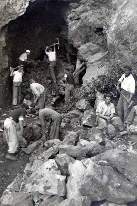 En 1944 se iniciaron las obras de prolongaci�n del ferrocarril a Bermeo.