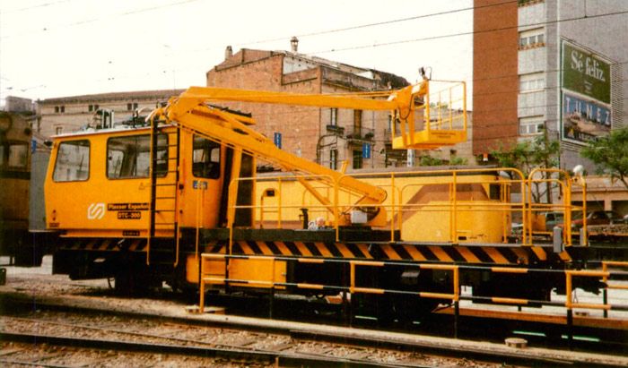 Dresina para la auscultaci�n de catenaria de Plasser&Theurer para FGC.