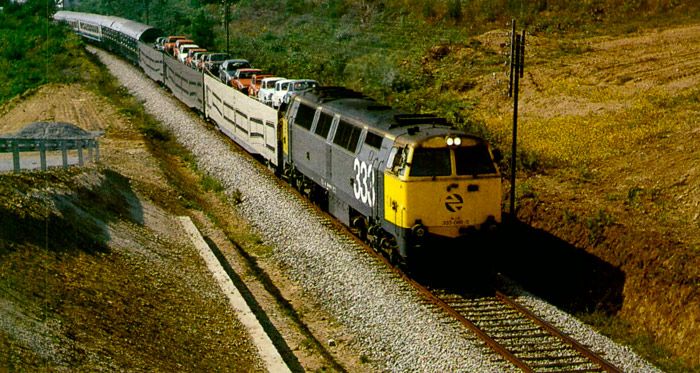 Renfe pone en servicio en 1994 los trenes Euroteco de mercanc�as que unen Madrid, Valencia y Barcelona con Mil�n, Londres y Par�s.