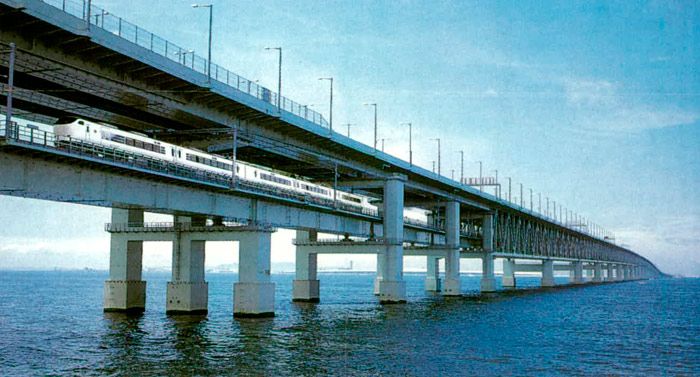 Acceso al aeropuerto de Osaka, que est� situado en una isla.
