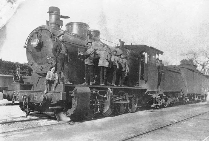 Locomotora de maniobras 756 de MZA en la estaci�n de Almorch�n en 1926.