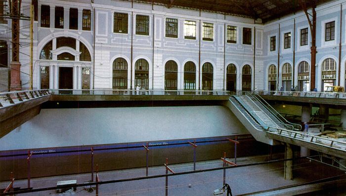 Entra en funcionamiento el intercambiador de Pr�ncipe P�o en 1995. Conecta la l�nea C7 de cercan�as con el metro de Madrid.