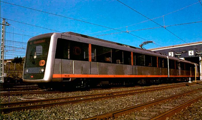 Metro de Bilbao empez� a circular en 1995. Imagen de una unidad 500 con composici�n de cuatro coches motores, dos de ellos con cabina.