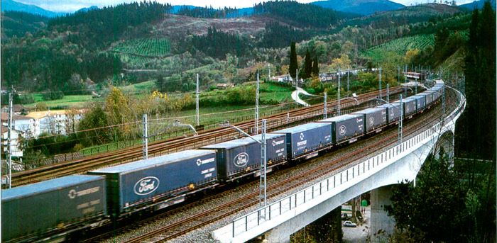 Varios trenes diarios espa�oles circulan por el T�nel bajo el Canal de la Mancha.