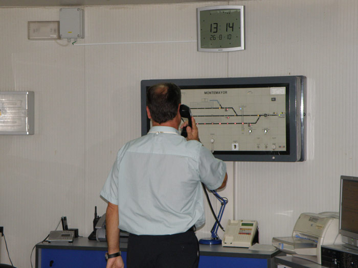 El factor recibe la informaci�n de la salida del tren de viajeros de la estaci�n colateral, Fern�n N��ez