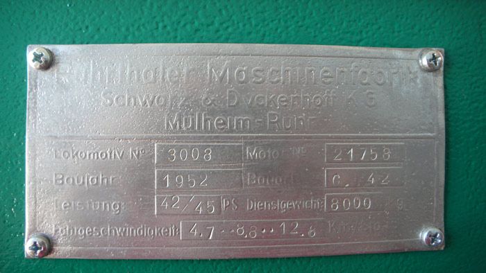 Placa del fabricante con los datos t�cnicos de la m�quina �La Cer�mica�.