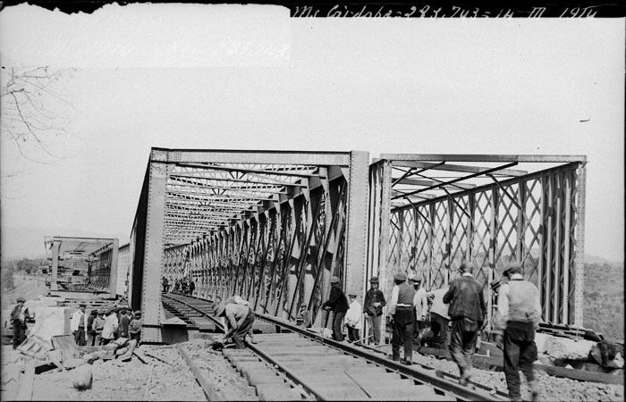 Vista superior del corrimiento del puente de Guarrizas, en el p.k. 283/743 de la l�nea Manzanares-C�rdoba en 1914.Foto Archivo Hist�rico Ferroviario