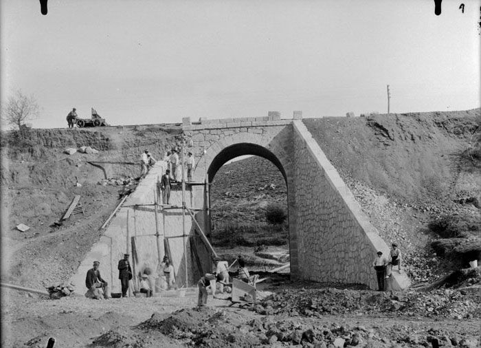 Vista de unas inundaciones en la l�nea Aranjuez-Cuenca, en 1920. Foto Archivo Hist�rico Ferroviario