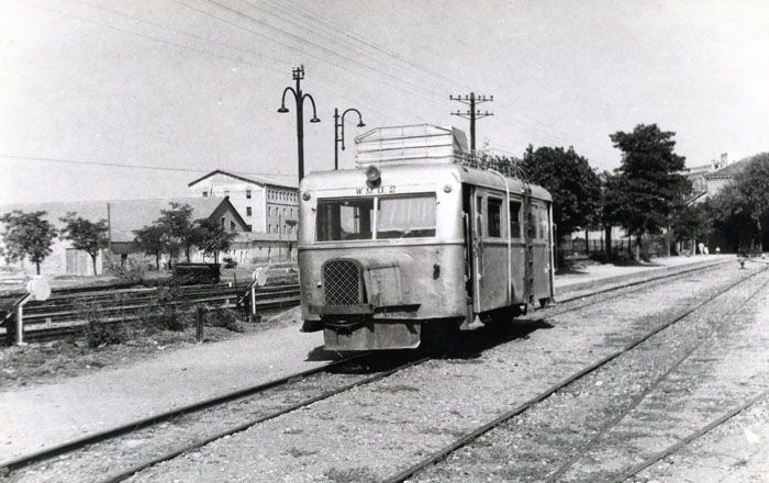 Un autov�a Zaragoza abandona la estaci�n de Gallur. Fotograf�a de Christian Schnabel. Foto Archivo EuskoTren/Museo Vasco del Ferrocarril