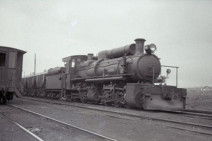 Llegada al Puerto Escand�n de un tren cargado, encabezado por una locomotora articulada Mallet. 6 de abril de 1961. 